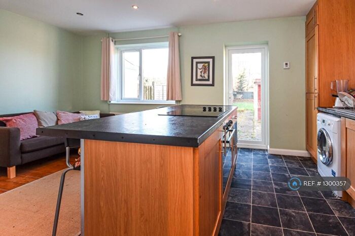 3 Bedroom Semi-Detached House To Rent In Harts Gardens, Guildford, GU2