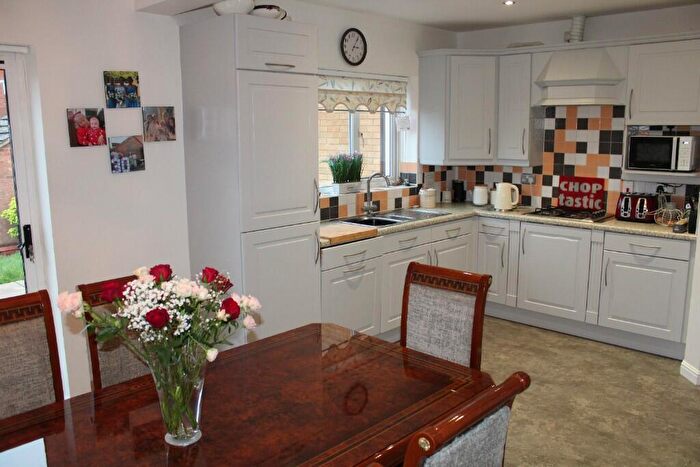 4 Bedroom Detached House For Sale In Cheshire Rise, Milton Keynes, Buckinghamshire, MK3