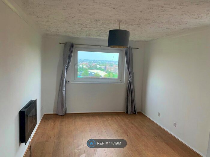 1 Bedroom Flat To Rent In Blake House, Beckenham, BR3