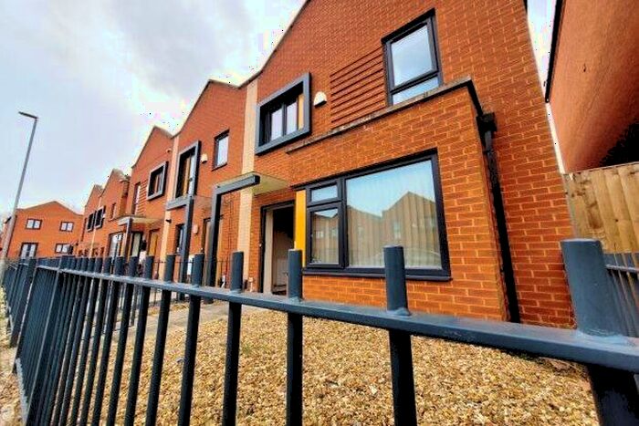 3 Bedroom Terraced House To Rent In Athole Street, Salford, M5