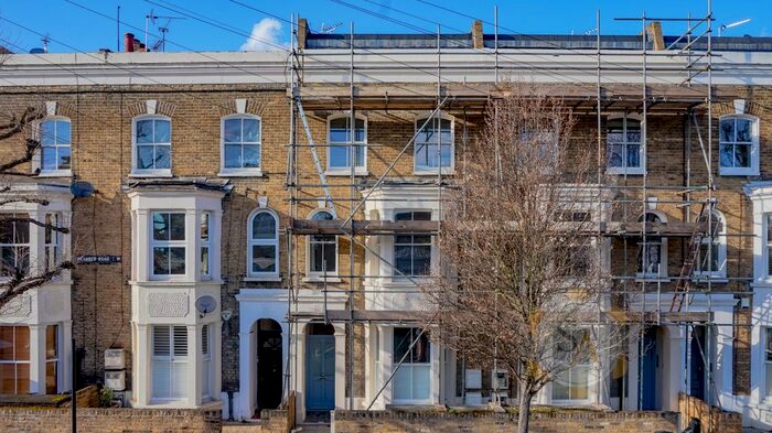 3 Bedroom Flat To Rent In Bramber Road, London, W14