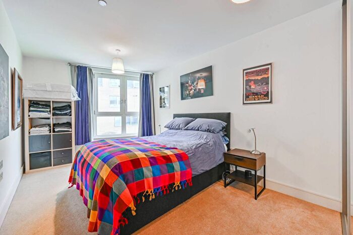1 Bedroom Flat To Rent In Queensland Road, Arsenal, London, N7