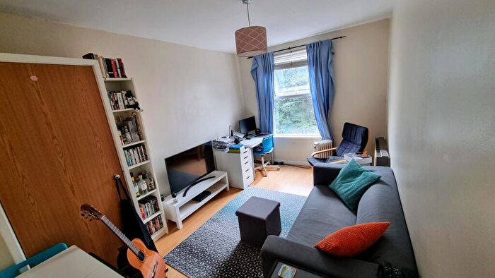 1 Bedroom Flat To Rent In Moorland Road, Leeds, LS6