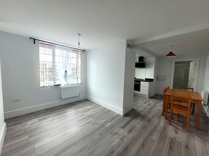 1 Bedroom Flat To Rent In High Street, Slough, SL1