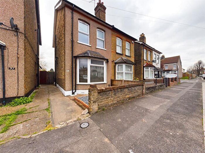 3 Bedroom Semi Detached House For Sale In Willow Street, Romford, RM7