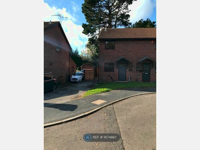 3 Bedroom Semi-Detached House To Rent In Woolwich Close, Bursledon, Southampton, SO31