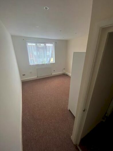 1 Bedroom Flat To Rent In Broad Street, RM10