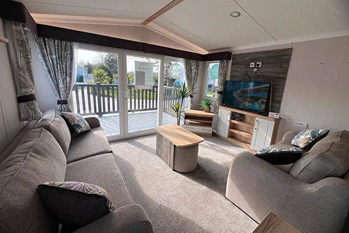 3 Bedroom Park Home For Sale In Mill Rythe Coastal Village – Hampshire, PO11