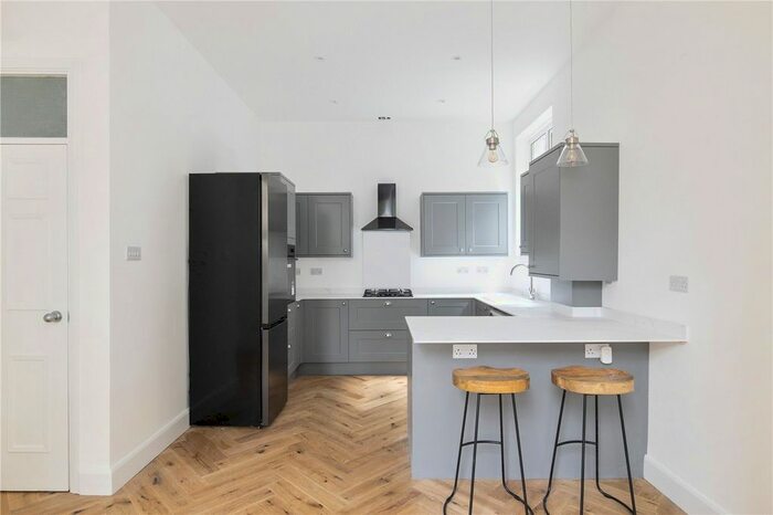 2 Bedroom Flat To Rent In Aldrington Road, London, SW16