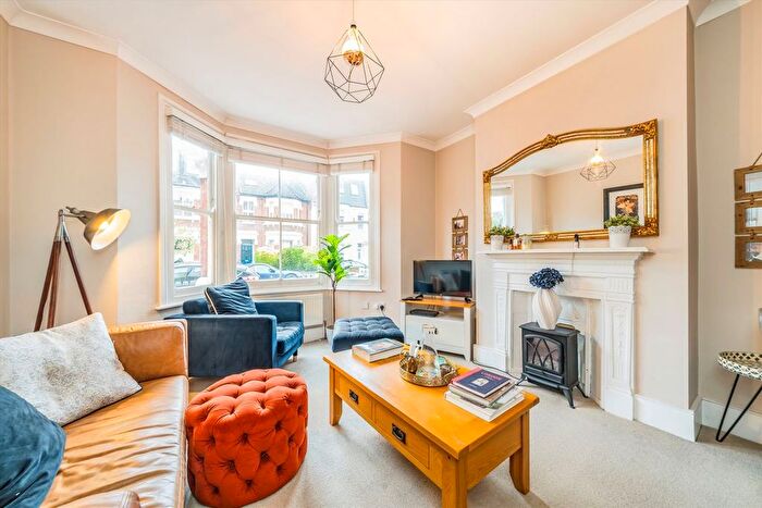 1 Bedroom Flat To Rent In Queensmill Road, Fulham, London, SW6