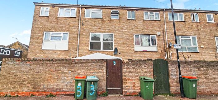 4 Bedroom Terraced House For Sale In Canning Town, London, E16