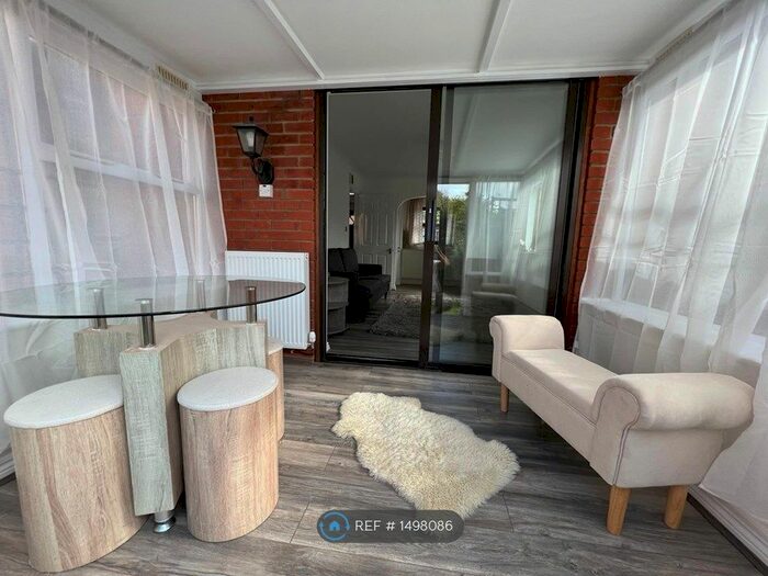 1 Bedroom Bungalow To Rent In Beaumont Place, Isleworth, TW7