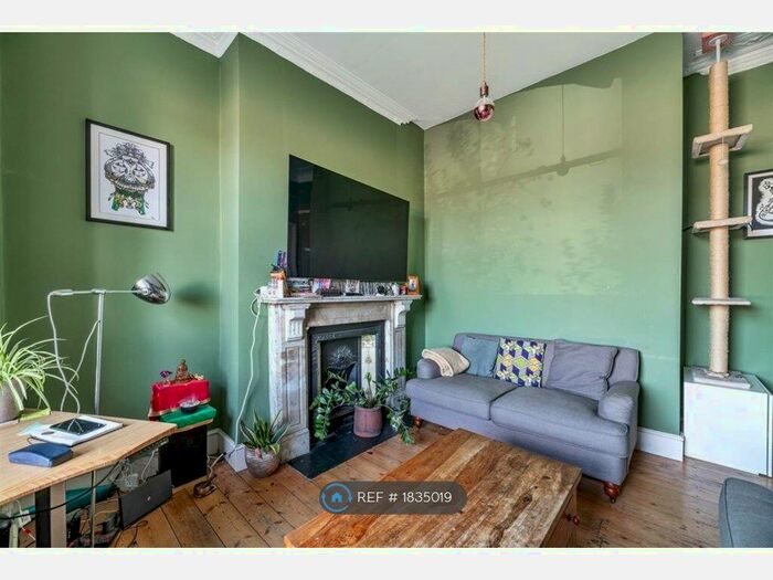 1 Bedroom Flat To Rent In Whipps Cross Road, London, E11