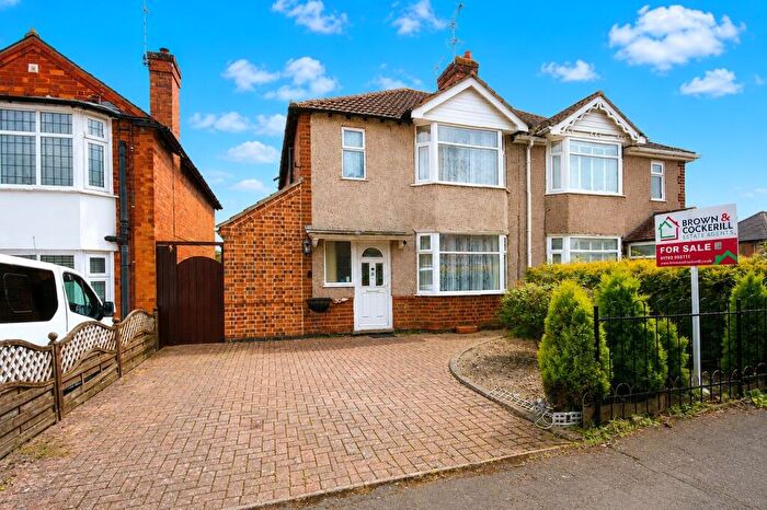3 Bedroom Semi-Detached House For Sale In Kingsley Avenue, Hillmorton, Rugby, CV21