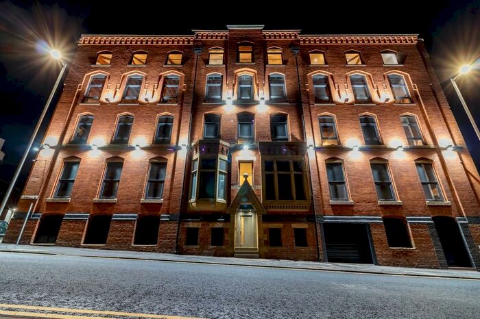 2 Bedroom Apartment To Rent In Globe House, - Southall Street, M3