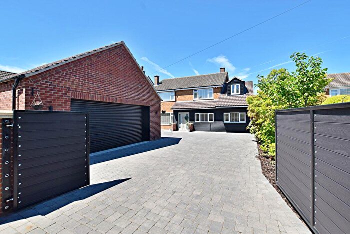 4 Bedroom Detached House For Sale In Lincoln Road, Dunholme, Lincoln, LN2