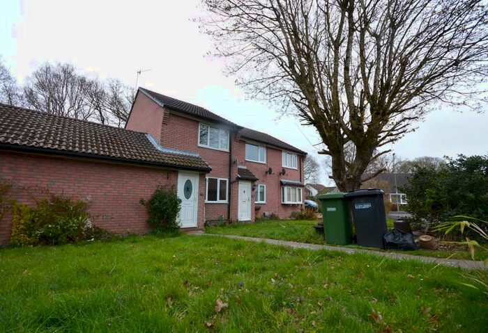 2 Bedroom End Of Terrace House To Rent In Stour Close, West End, Southampton - Pets Considered, SO18