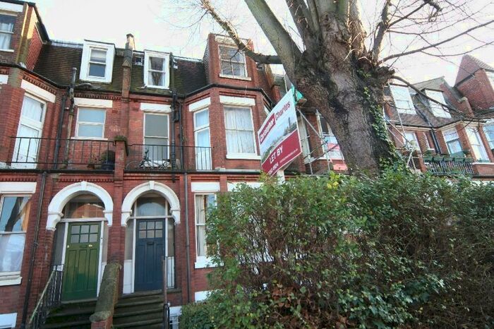 Flat To Rent In Tollington Park, Finsbury Park, N4