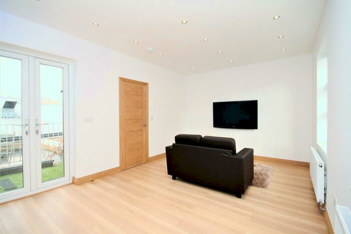 3 Bedroom Flat To Rent In St Pauls Road, Islington, N1
