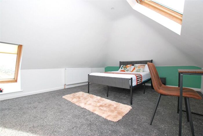 House Of Multiple Occupation To Rent In Woodside Road, Guildford, Surrey, GU2