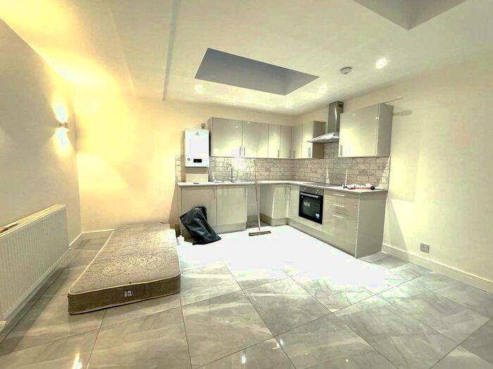 2 Bedroom Flat To Rent In Queens Road, Hastings, TN34