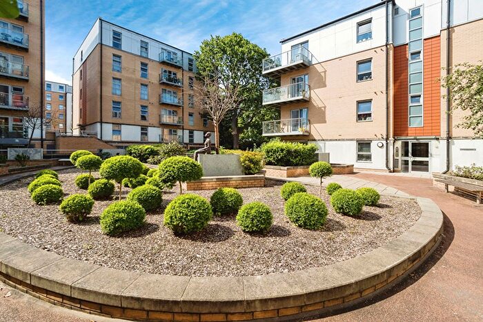 1 Bedroom Flat To Rent In Queen Mary Avenue, South Woodford, E18