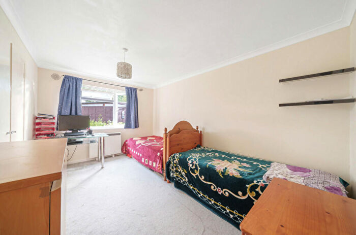 2 Bedroom Apartment For Sale In Thornton Close, Guildford, Surrey, GU2