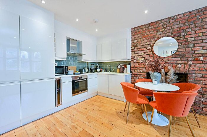 2 Bedroom Flat For Sale In Grange Road, Ealing, London, W5