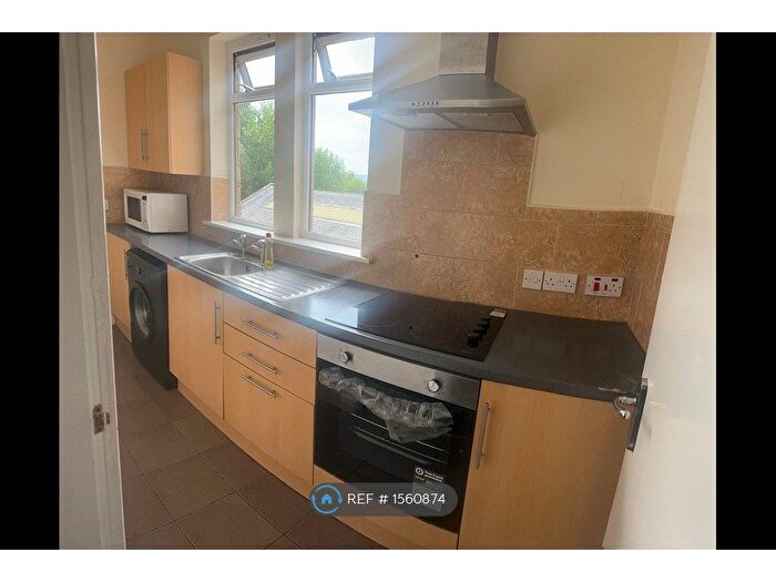 1 Bedroom Flat To Rent In Range Lane, Halifax, HX3
