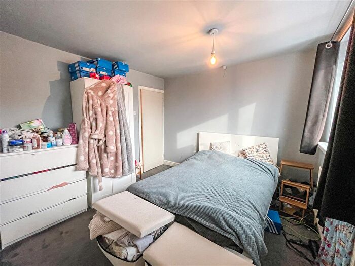 3 Bedroom Semi Detached House For Sale In Chester Road, Brownhills, Walsall, WS8