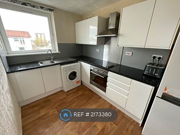 2 Bedroom Maisonette To Rent In George Street, Paisley, PA1