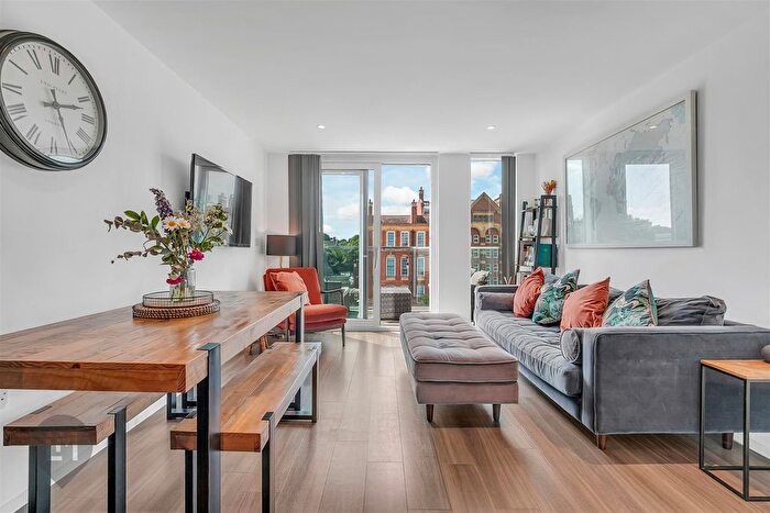 2 Bedroom Flat For Sale In Spectrum Way, London, SW18