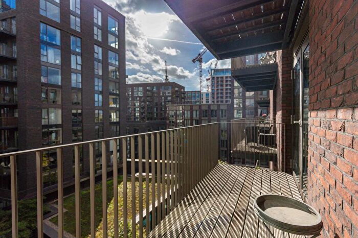 1 Bedroom Flat To Rent In New Union Square, Ambassador Building, SW11