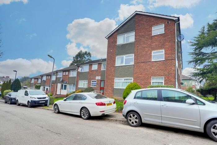 1 Bedroom Flat To Rent In Grovebury Court, Chase Road, Southgate, N14