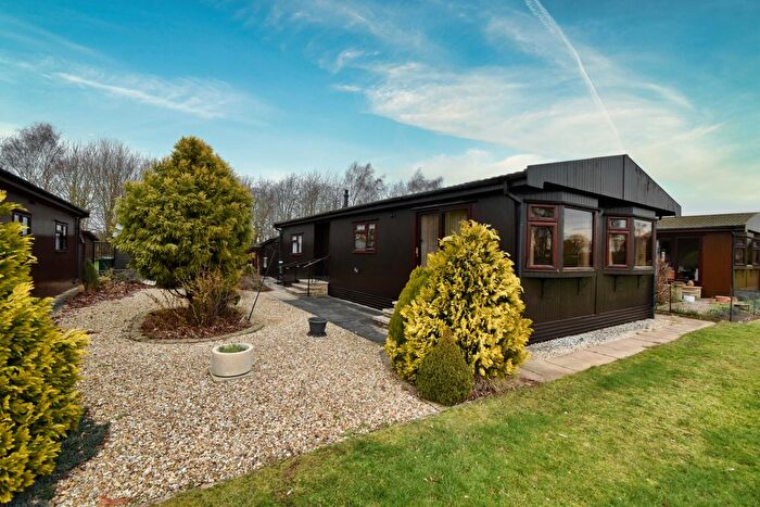 2 Bedroom Mobile/park Home For Sale In Acacia Avenue, The Elms, Torksey, Lincoln, LN1