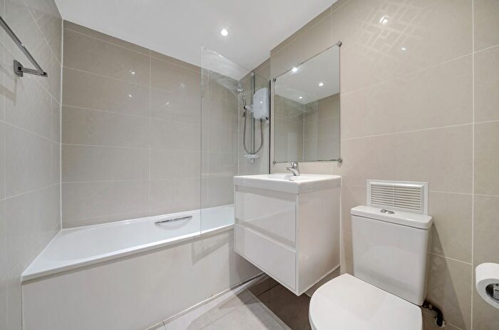 2 Bedroom Flat For Sale In Damon Close, Sidcup, DA14