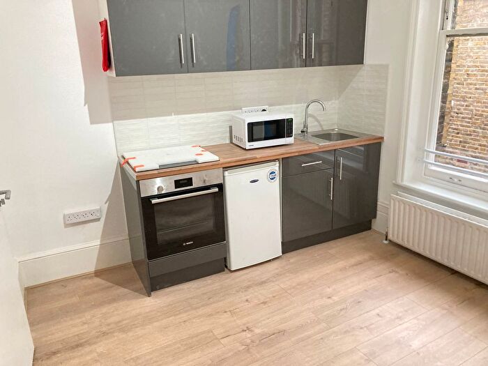 Studio To Rent In Very Near Cannon Hill Area, West Hampstead, NW6