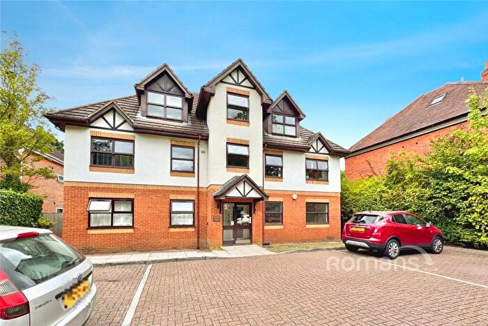 2 Bedroom Flat To Rent In Yorktown Road, Sandhurst, GU47