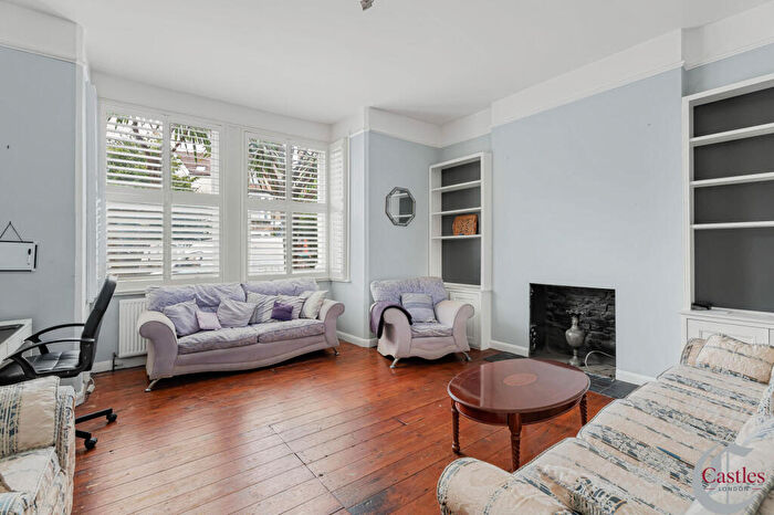 2 Bedroom Flat For Sale In High Road, N22
