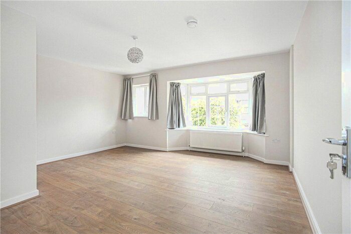 1 Bedroom Property To Rent In Queen Eleanors Road, Guildford, Surrey, GU2