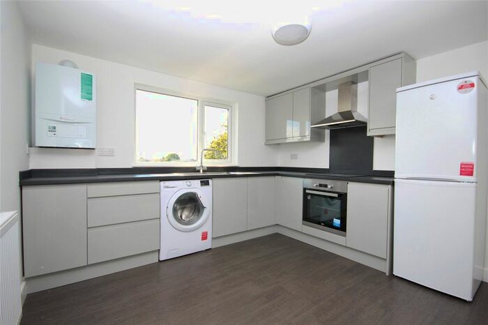 1 Bedroom Flat To Rent In Chigwell Road, London, E18
