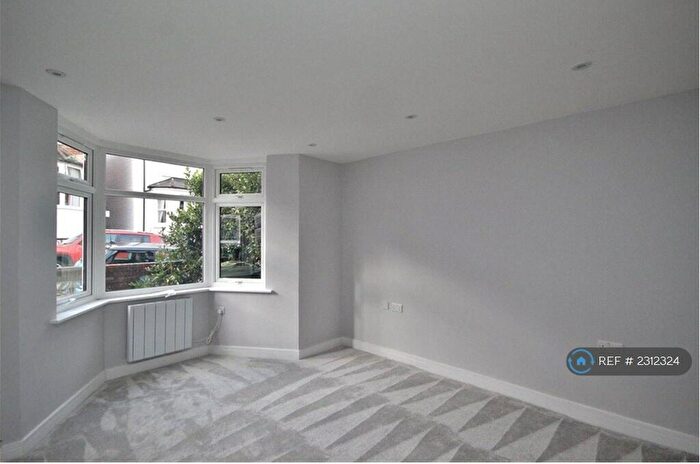 4 Bedroom Semi-Detached House To Rent In Denzil Road, Guildford, GU2