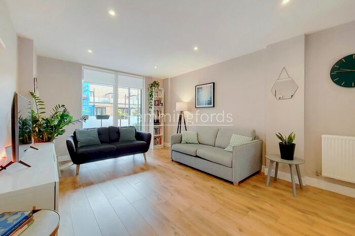 2 Bedroom Flat To Rent In Lace House, Pamela Street, Haggerston, E8