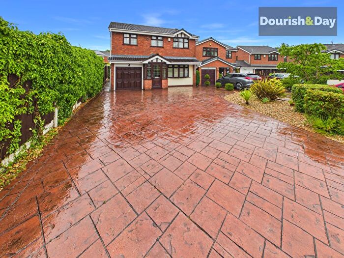 4 Bedroom Detached House For Sale In Larchmere Drive, Essington, WV11