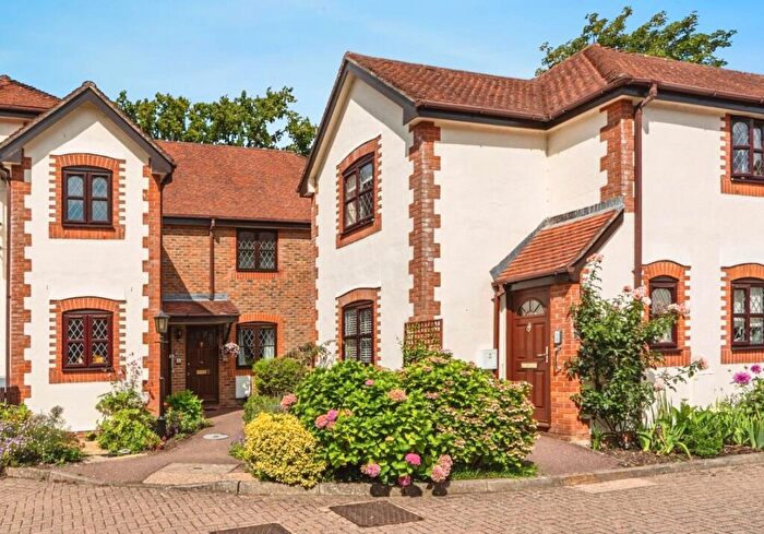 2 Bedroom Flat For Sale In Spring Meadow, New Road, Midhurst, West Sussex, GU29