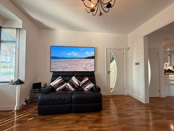 3 Bedroom Terraced House To Rent In Dorchester Avenue, London, N13