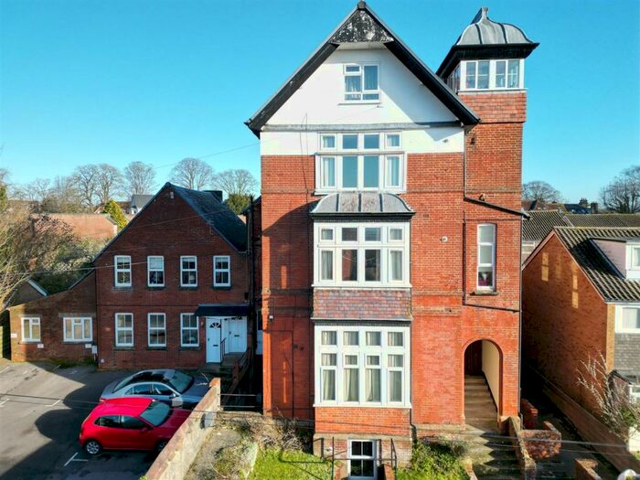 1 Bedroom Flat To Rent In Salisbury - Fowlers Road, SP1