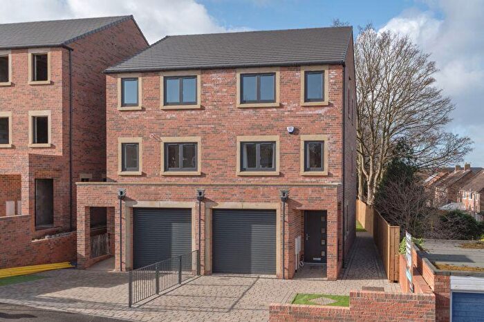 4 Bedroom Town House To Rent In School Street, Whickham, Newcastle Upon Tyne, NE16