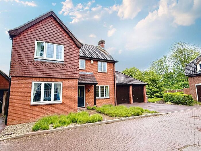4 Bedroom Detached House For Sale In Beaumont Gardens, Hutton Poplars, Brentwood, CM13