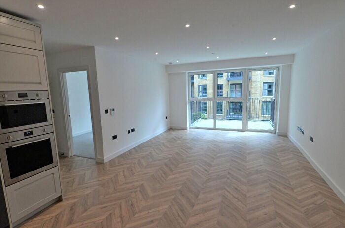 2 Bedroom Flat To Rent In Brook Street, Kingston Upon Thames, Surrey, KT1